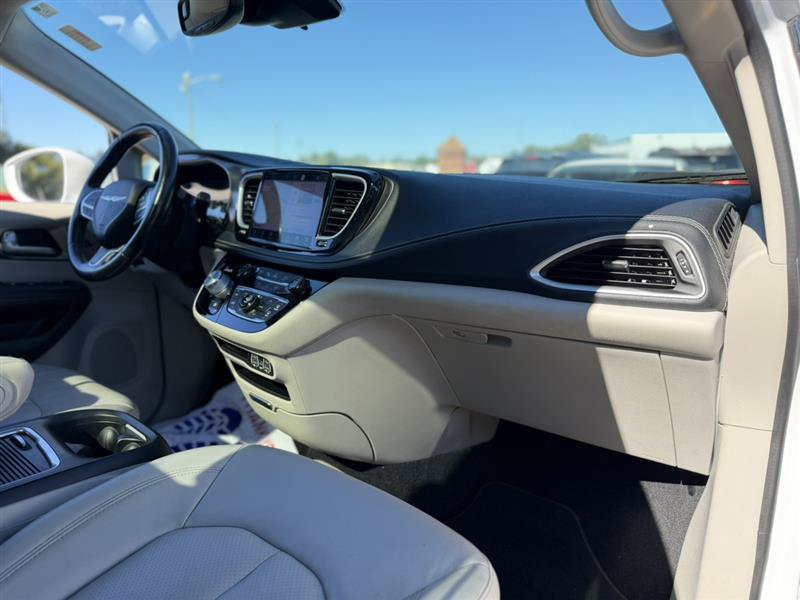 Used 2021 Chrysler Pacifica Touring-L w/ Premium & Safety Sphere Group FWD image 33