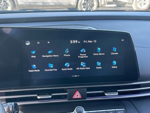 Used 2025 Hyundai Elantra SEL image 21