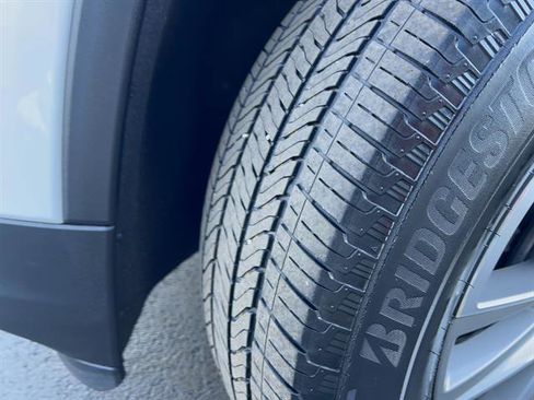 Used 2022 Chevrolet Traverse LT image 13