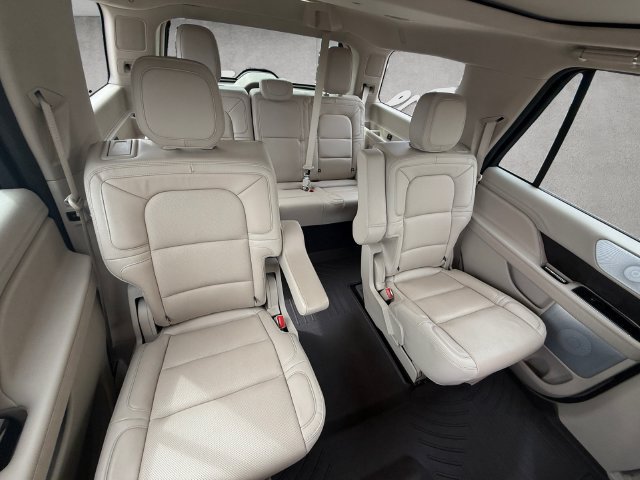 Used 2021 Lincoln Navigator Reserve w/ Luxury Package AWD/4WD image 22