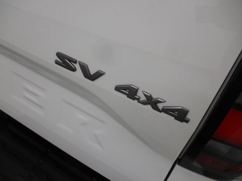 Used 2023 Nissan Frontier SV w/ SV Convenience Package AWD/4WD image 9