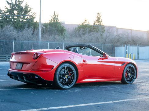 Used 2015 Ferrari California T image 11