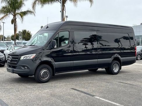 Used 2024 Mercedes-Benz Sprinter 3500 image 9