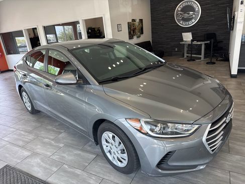 Used 2018 Hyundai Elantra SE image 3