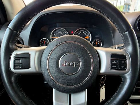 Used 2017 Jeep Compass Latitude AWD/4WD image 18