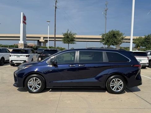 Used 2022 Toyota Sienna XSE w/ XSE Plus Package AWD/4WD image 7