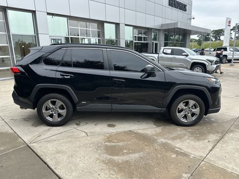 Certified 2023 Toyota RAV4 LE AWD/4WD image 10