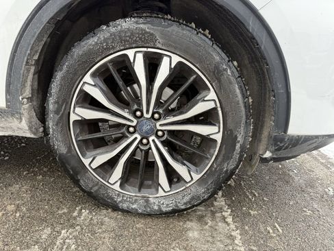 Used 2022 Ford Escape SE w/ SE Sport Appearance Package image 4