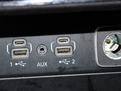 Used 2023 Jeep Grand Cherokee Limited w/ Black Appearance Package image 31