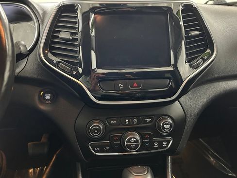 Used 2019 Jeep Cherokee Limited AWD/4WD image 19