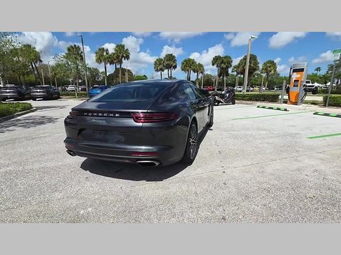 Used 2018 Porsche Panamera image 36