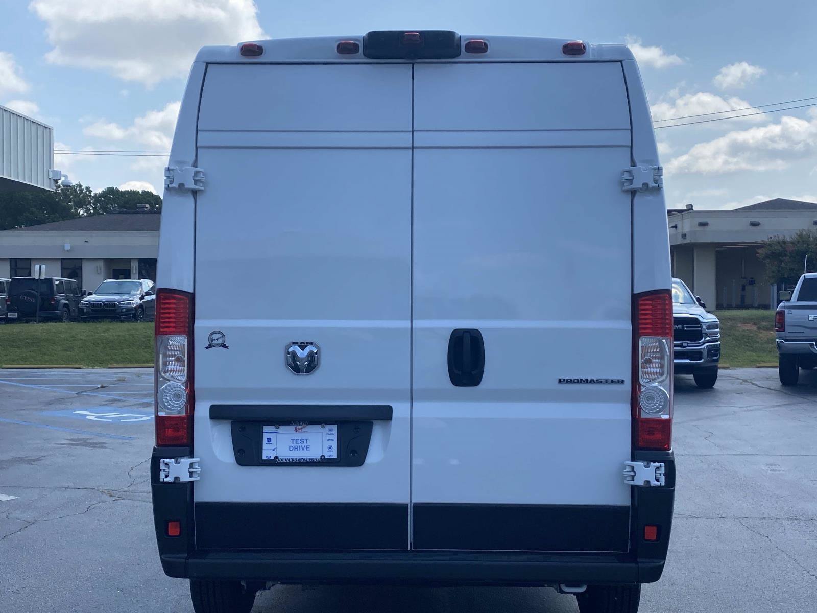 Used 2025 RAM ProMaster 2500 w/ Convenience Group FWD image 4