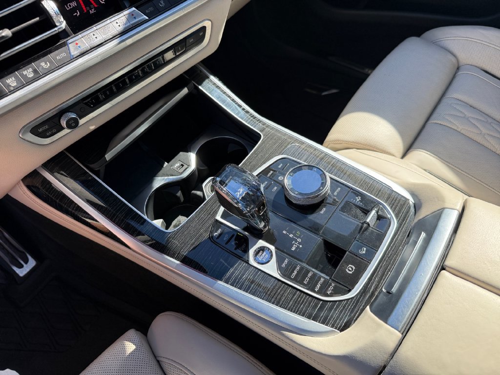 Used 2022 BMW X7 M50i AWD/4WD image 23