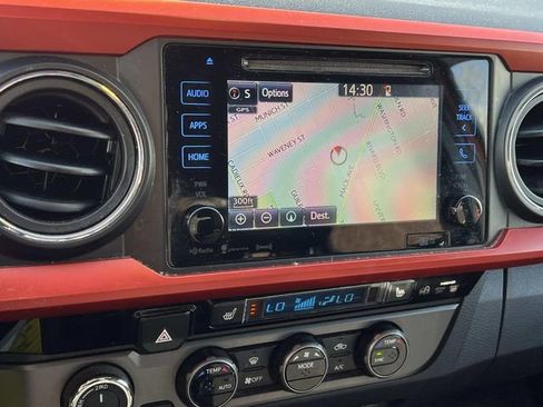 Used 2017 Toyota Tacoma TRD Off-Road image 18