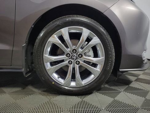 Used 2023 Toyota Sienna Platinum image 11