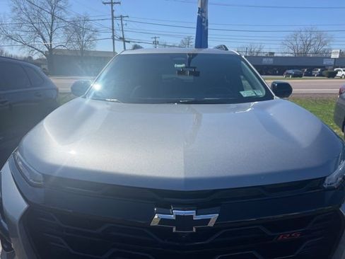 Used 2025 Chevrolet Equinox RS w/ Safety and Technology Package image 2