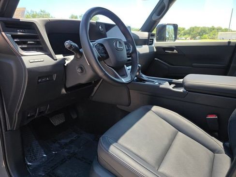 Used 2024 Lexus GX 550 AWD/4WD image 24