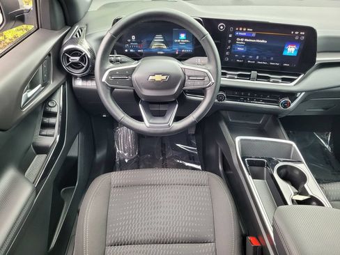 Used 2025 Chevrolet Equinox LT AWD/4WD image 9