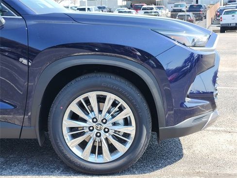 New 2026 Toyota Grand Highlander Platinum image 5
