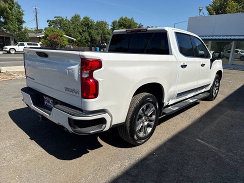 Used 2025 Chevrolet Silverado 1500 High Country AWD/4WD image 5