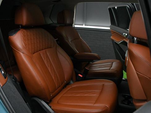 Used 2023 BMW X7 xDrive40i w/ Executive Package image 35