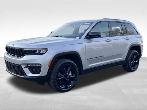 New 2025 Jeep Grand Cherokee Limited w/ Black Appearance Package image 3