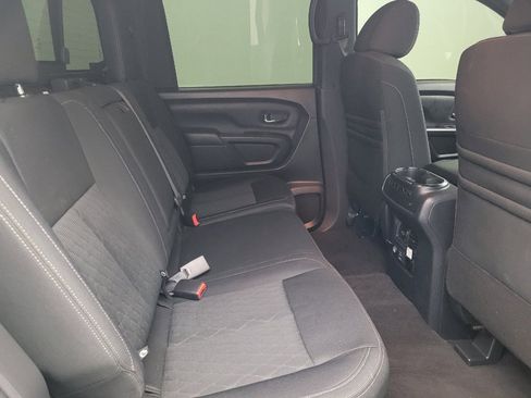Used 2019 Nissan Titan SV w/ SV Convenience Package image 19