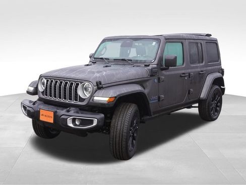 Used 2025 Jeep Wrangler Unlimited Sahara w/ Safety Group AWD/4WD image 12