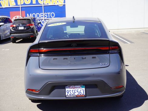 Used 2025 Toyota Prius LE FWD image 9