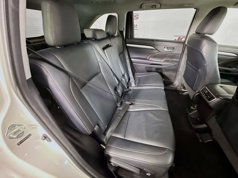 Used 2014 Toyota Highlander XLE AWD/4WD image 34