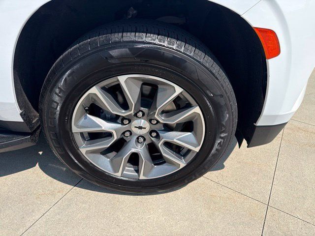 Used 2023 Chevrolet Suburban Premier RWD image 9