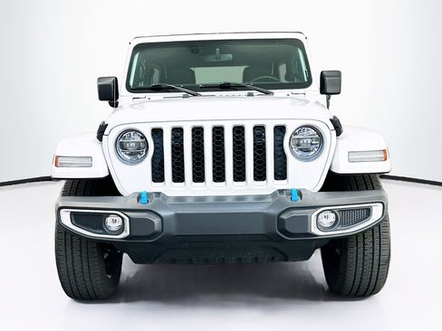 Used 2022 Jeep Wrangler Unlimited Sahara AWD/4WD image 2