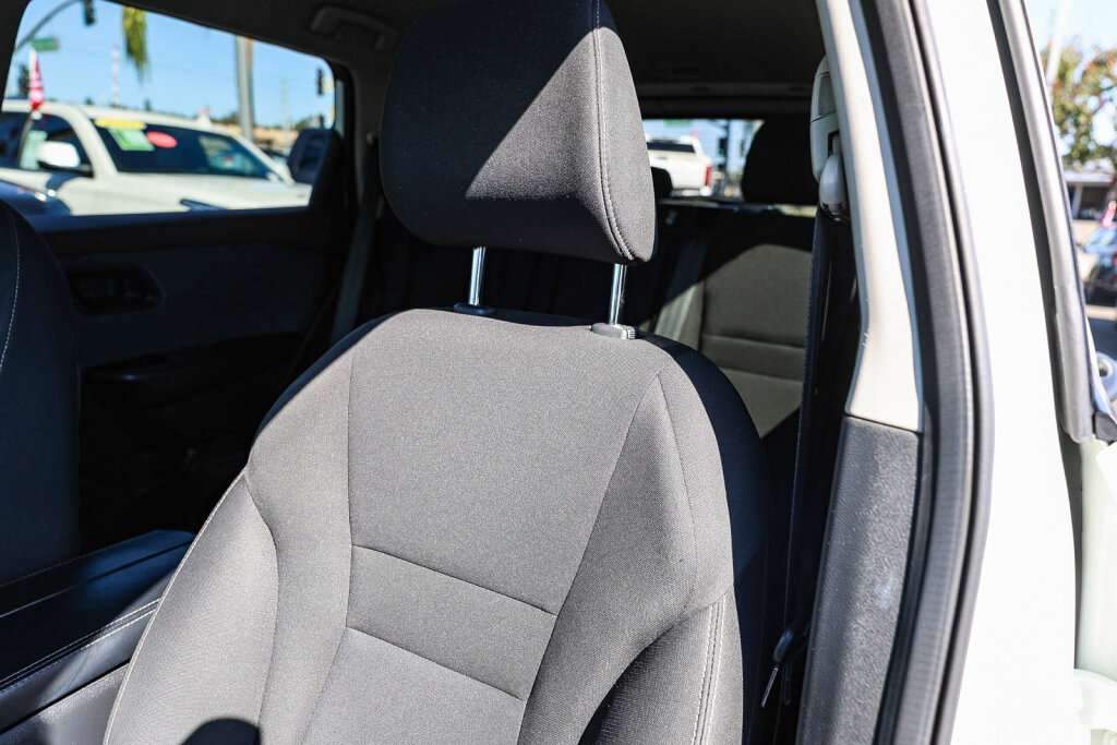 Used 2023 Nissan Rogue S FWD image 15