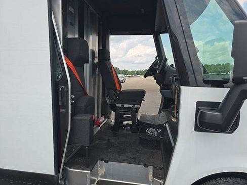 Used 2024 Chevrolet Brightdrop 600 w/ Commercial Equipment Package AWD/4WD image 7