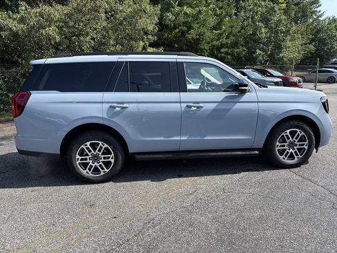 Used 2025 Ford Expedition Active AWD/4WD image 8