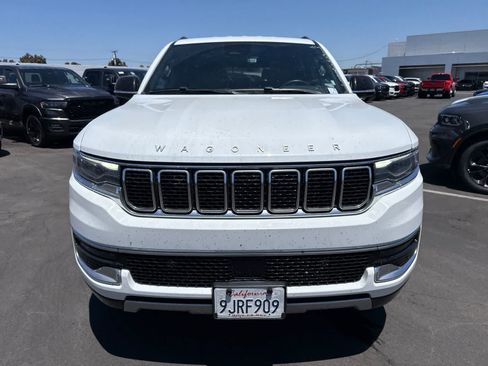Used 2024 Jeep Wagoneer L Series II w/ Flexible Seating Group AWD/4WD image 5