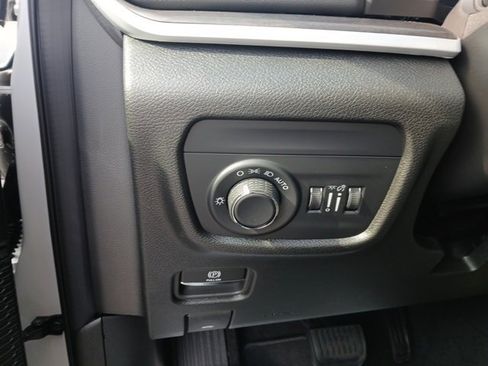 New 2026 Jeep Grand Cherokee Altitude image 36