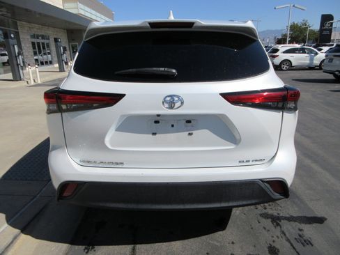 Used 2023 Toyota Highlander XLE AWD/4WD image 7
