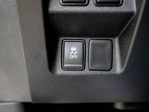 Used 2025 Nissan Frontier SV AWD/4WD image 23