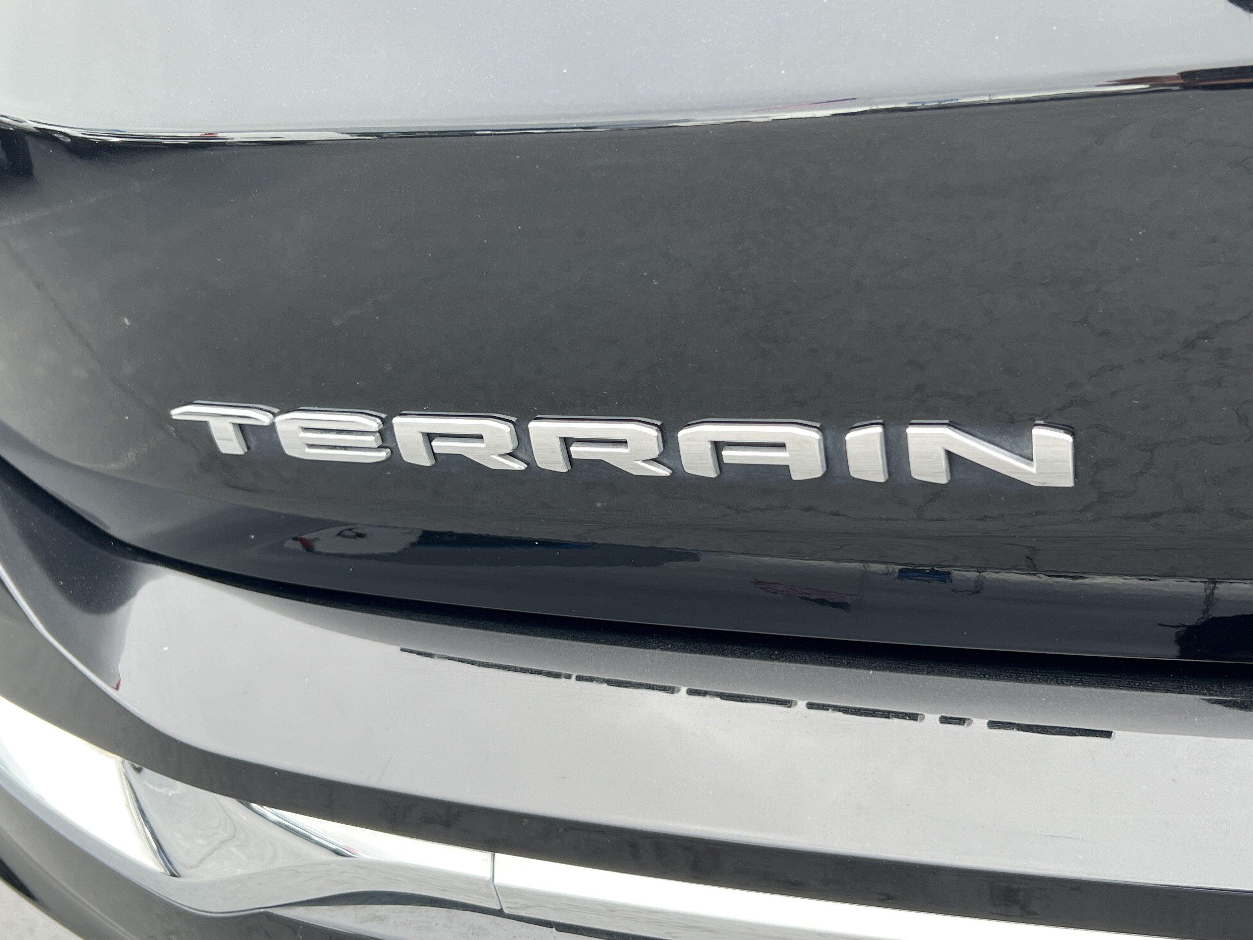 Used 2024 GMC Terrain Denali w/ Black Diamond Edition AWD/4WD image 9