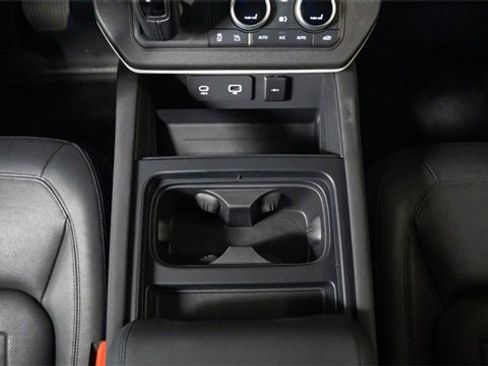 Used 2022 Land Rover Defender 110 S image 8