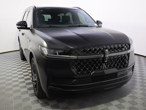 New 2026 Lincoln Navigator Reserve AWD/4WD image 9