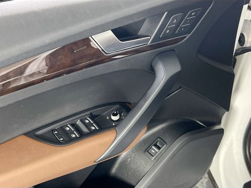 Used 2019 Audi Q5 2.0T Premium w/ Convenience Package image 17