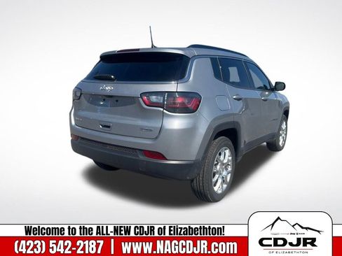 New 2023 Jeep Compass Latitude w/ Sun and Sound Group image 7