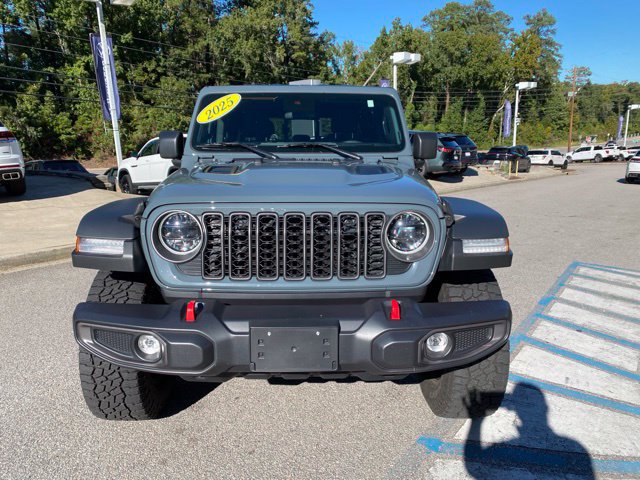 Used 2025 Jeep Gladiator Rubicon w/ Convenience Group AWD/4WD image 2
