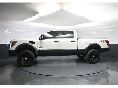 Used 2019 Nissan Titan SV w/ SV Convenience Package image 26