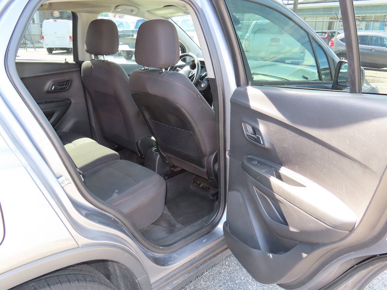 Used 2020 Chevrolet Trax LS w/ Tint and Cruise Package FWD image 10