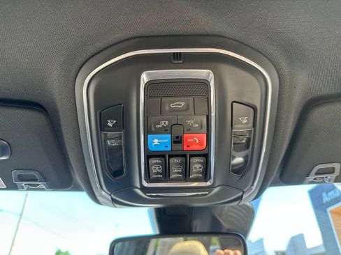 Used 2023 Jeep Grand Cherokee Limited AWD/4WD image 39