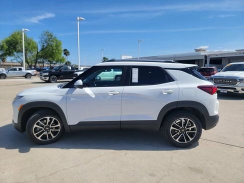 Used 2026 Chevrolet TrailBlazer LT w/ Convenience Package FWD image 4