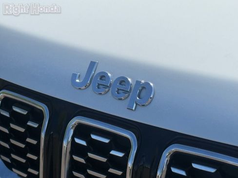 Used 2025 Jeep Compass Limited image 33